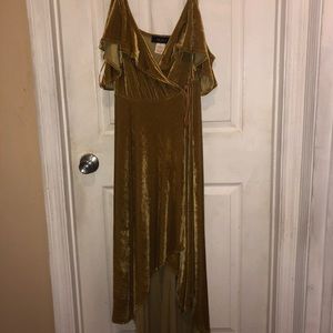 Flowy golden dress